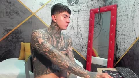 Snapshot of gury_tattoo chatting on April 6, 4:52 pm Gury online show from April 6, 4:52 pm