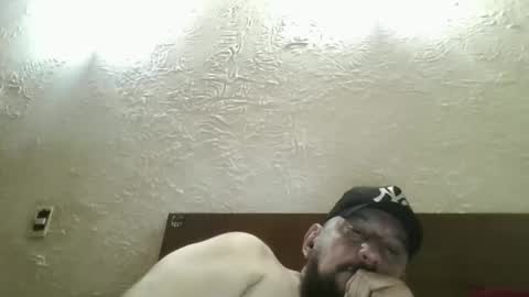 Snapshot of gustavo1350 chatting on February 5, 2:27 am gustavo1350 online show from February 5, 2:27 am