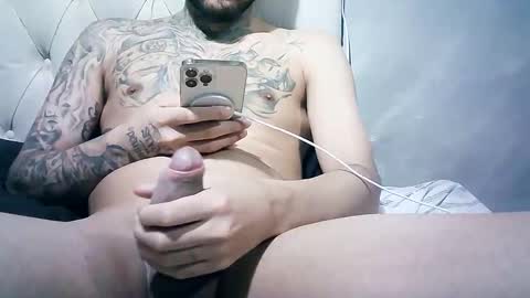 gustavo942493 online show from May 26, 6:59 pm