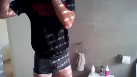 Snapshot of guy2015big chatting on September 23, 2:53 pm Flo online show from September 23, 2:53 pm