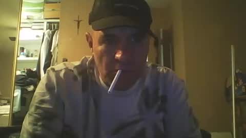 Snapshot of guy8inches4u chatting on October 27, 10:19 am guy8inches4u online show from October 27, 10:19 am