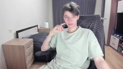 guy_liam1 online show from December 20, 7:32 pm