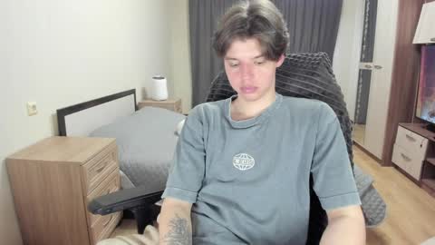 guy_liam1 online show from April 3, 1:31 pm