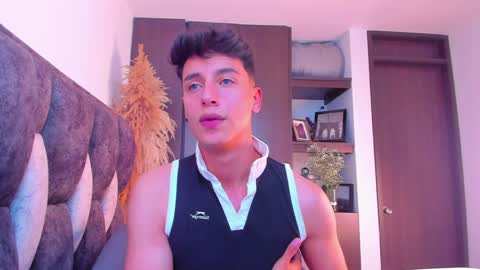Snapshot of guy_twinks chatting on December 11, 7:03 pm Gabriel online show from December 11, 7:03 pm