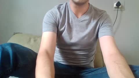 Snapshot of guyhardon chatting on December 18, 10:40 am Guy Hardon online show from December 18, 10:40 am