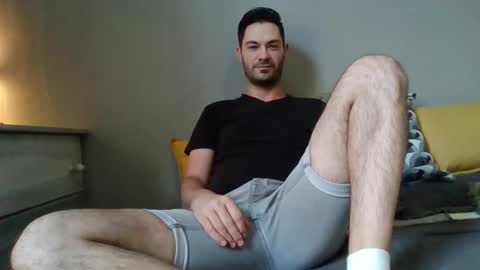 Snapshot of guyhardon chatting on January 10, 8:16 am Guy Hardon online show from January 10, 8:16 am