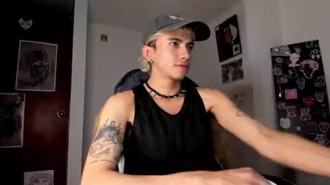 Snapshot of guynextdoor__ chatting on September 28, 9:42 pm guynextdoor__ online show from September 28, 9:42 pm