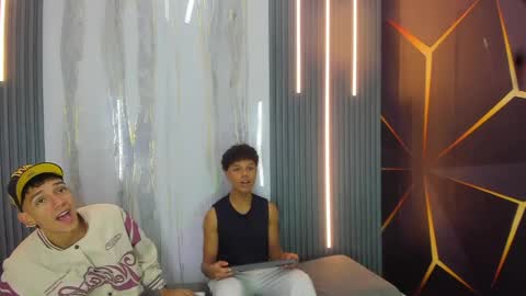 Snapshot of guys_hard_cock chatting on March 27, 8:37 am guys_hard_cock online show from March 27, 8:37 am