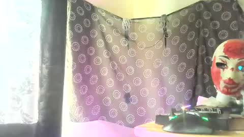 guyst049 online show from October 18, 1:01 pm