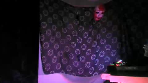 guyst049 online show from October 28, 7:49 pm