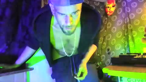 guyst049 online show from February 8, 1:09 am