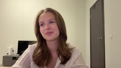 Mia online show from June 10, 6:51 pm