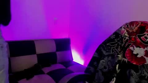 gwenhazel online show from September 18, 11:12 am