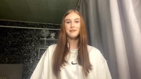 Snapshot of gwenmestayer chatting on September 20, 7:48 pm Gwen online show from September 20, 7:48 pm