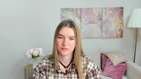 Snapshot of gwensmitt chatting on June 7, 10:13 pm gwensmitt online show from June 7, 10:13 pm