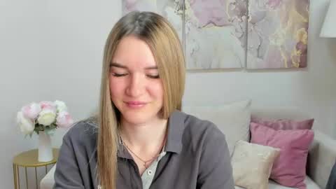 Snapshot of gwensmitt chatting on June 13, 10:08 pm gwensmitt online show from June 13, 10:08 pm