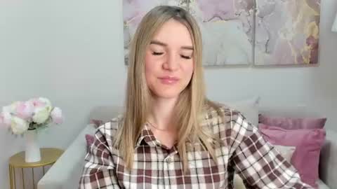 Snapshot of gwensmitt chatting on June 20, 10:01 pm gwensmitt online show from June 20, 10:01 pm