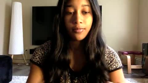 gyalxoxo online show from February 11, 2:55 pm