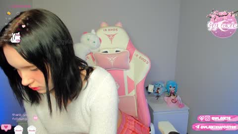   online show from December 5, 9:06 am