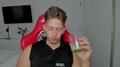 Oliver online show from October 11, 2:26 pm