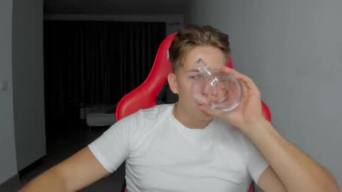 Oliver online show from October 22, 8:41 pm