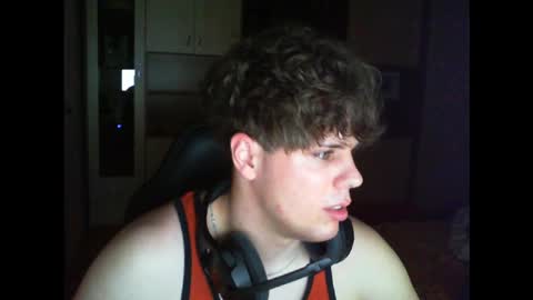 Snapshot of gymguy0505 chatting on December 15, 11:09 pm gymguy0505 online show from December 15, 11:09 pm