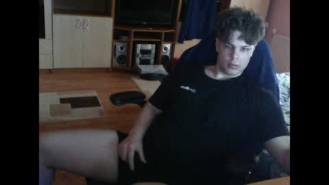 Snapshot of gymguy0505 chatting on March 17, 2:42 pm gymguy0505 online show from March 17, 2:42 pm