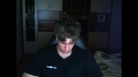 gymguy0505 online show from May 4, 9:33 pm