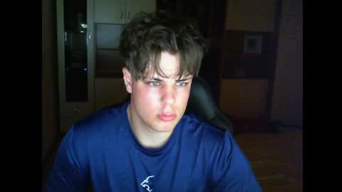 gymguy0505 online show from May 17, 2:46 pm