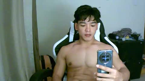 Snapshot of gymnasmenos chatting on March 22, 8:18 am AJ online show from March 22, 8:18 am