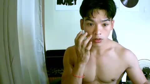 Snapshot of gymnasmenos chatting on March 29, 8:14 am AJ online show from March 29, 8:14 am