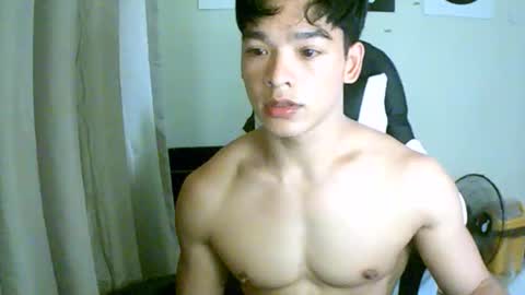 Snapshot of gymnasmenos chatting on April 1, 8:59 am AJ online show from April 1, 8:59 am