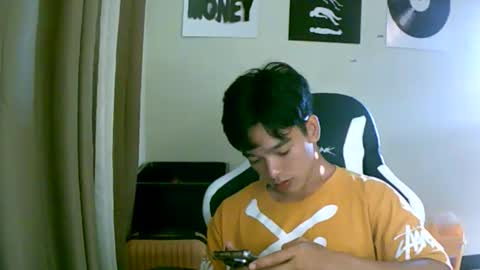 Snapshot of gymnasmenos chatting on April 4, 11:57 pm AJ online show from April 4, 11:57 pm