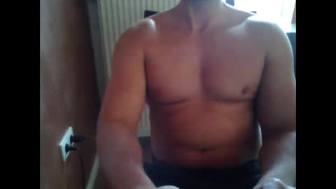 Snapshot of gymxxx_ chatting on February 23, 2:57 pm gymxxx_ online show from February 23, 2:57 pm