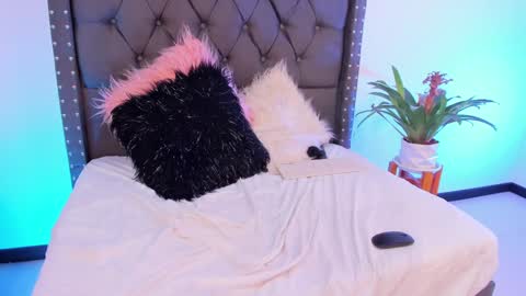 Snapshot of gypsie_velvett chatting on December 4, 12:19 am Samy Velvet dayatorres 23 Followme online show from December 4, 12:19 am