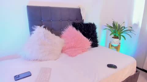 Snapshot of gypsie_velvett chatting on March 5, 7:17 pm Samy Velvet dayatorres 23 Followme online show from March 5, 7:17 pm