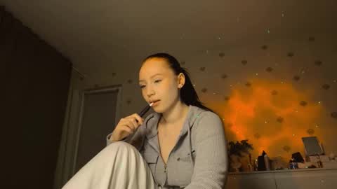 Ashleyblonde Ellies brunnette online show from December 23, 4:43 am