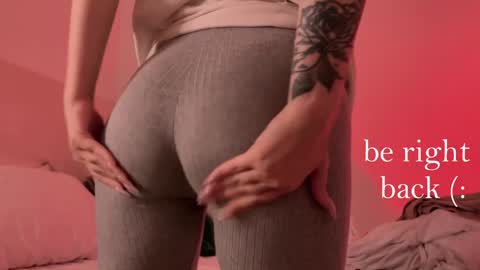 Snapshot of h2h0e chatting on December 14, 7:57 pm Lana online show from December 14, 7:57 pm