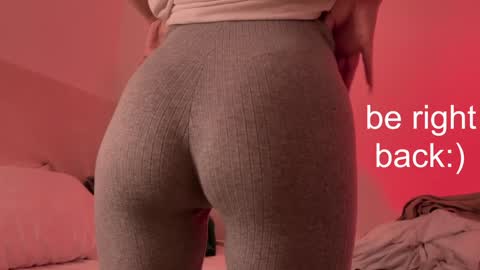 Snapshot of h2h0e chatting on January 4, 11:27 pm Lana online show from January 4, 11:27 pm