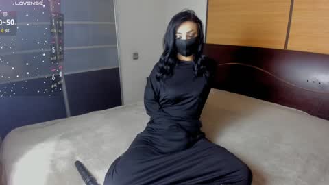 Snapshot of habibi_moon chatting on December 18, 2:32 am Linda online show from December 18, 2:32 am
