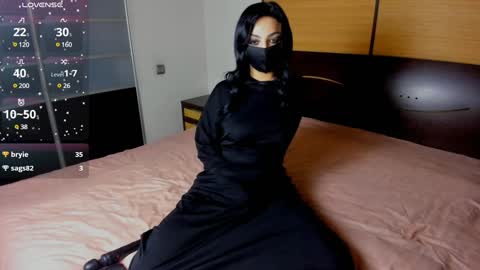 Snapshot of habibi_moon chatting on January 4, 11:43 am Linda online show from January 4, 11:43 am