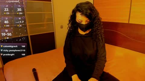 Snapshot of habibi_moon chatting on January 18, 5:31 am Linda online show from January 18, 5:31 am