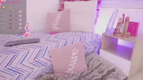 Snapshot of hade_collinss chatting on April 15, 8:20 pm Hade online show from April 15, 8:20 pm