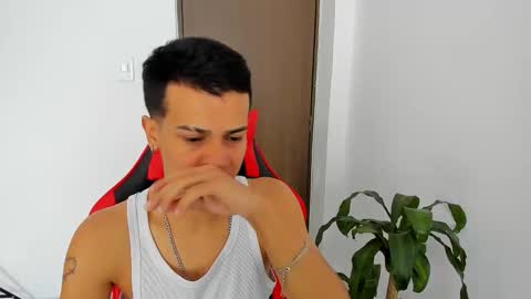 Snapshot of hades_horny_ chatting on April 4, 5:32 pm hades_horny_ online show from April 4, 5:32 pm