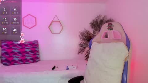 Hadid online show from May 19, 8:26 pm