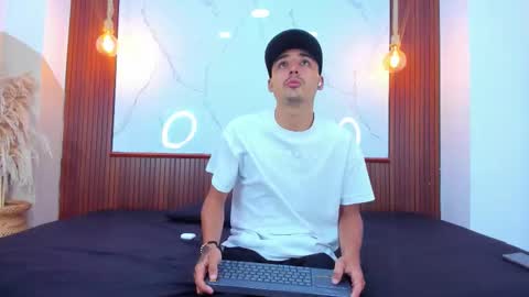 Snapshot of hadrian_torres chatting on March 18, 1:03 pm Hadrian Torres online show from March 18, 1:03 pm