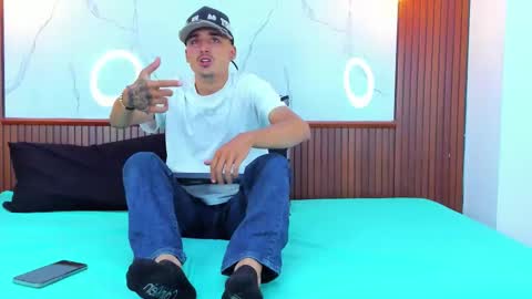 Snapshot of hadrian_torres chatting on March 19, 12:42 pm Hadrian Torres online show from March 19, 12:42 pm