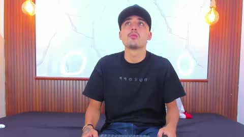 Snapshot of hadrian_torres chatting on March 24, 12:43 pm Hadrian Torres online show from March 24, 12:43 pm