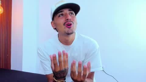 Snapshot of hadrian_torres chatting on March 26, 12:55 pm Hadrian Torres online show from March 26, 12:55 pm