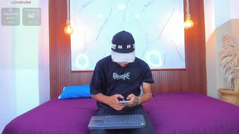 Snapshot of hadrian_torres chatting on April 4, 12:24 pm Hadrian Torres online show from April 4, 12:24 pm